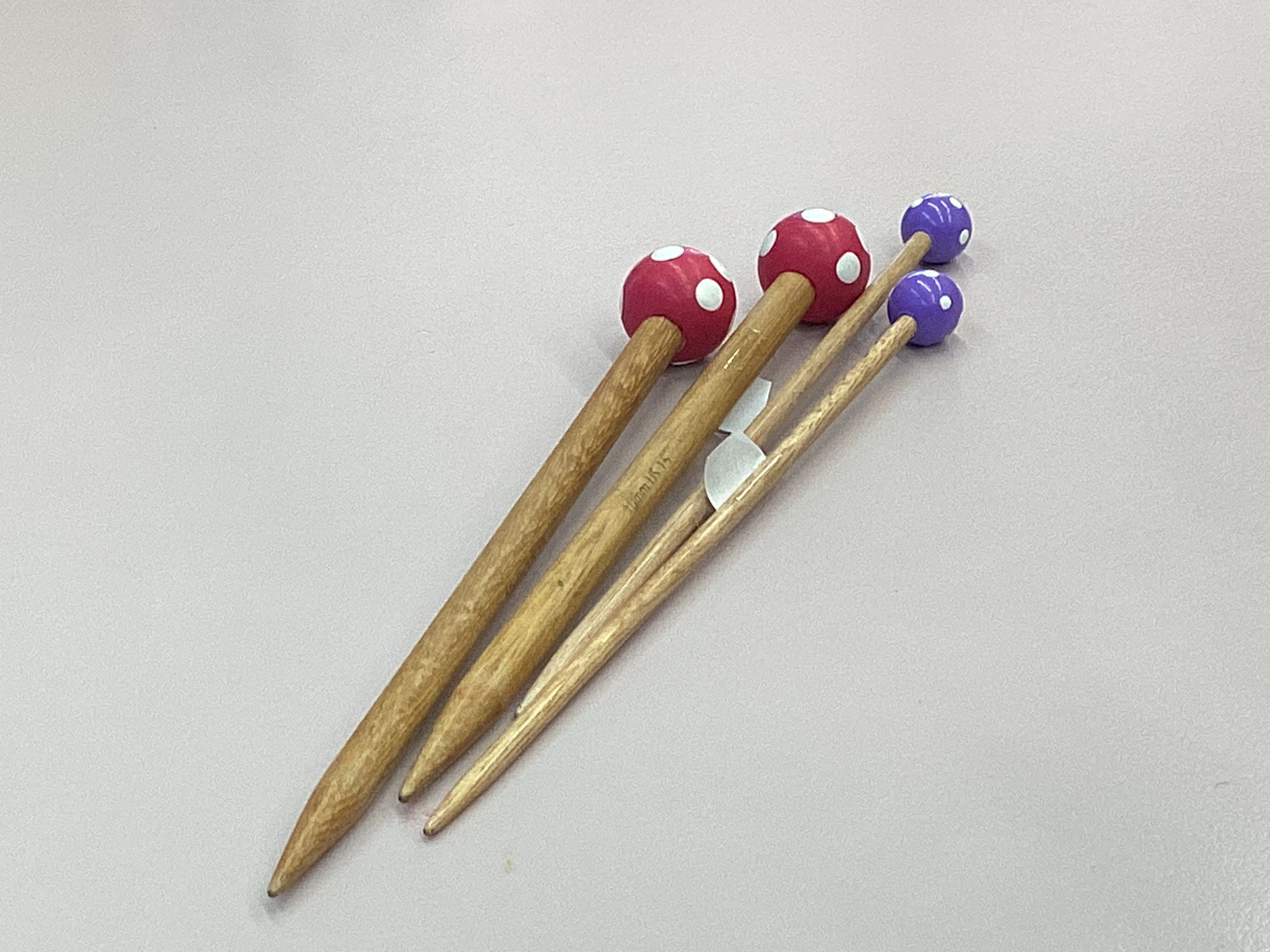 Straight Needles. artviva