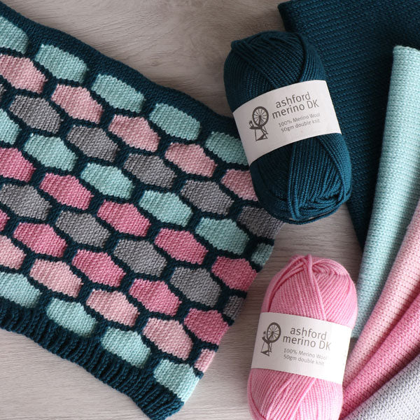 (Peacock 07, Flamingo 02)